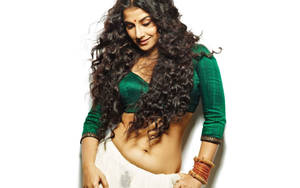 Hot Vidya Balan In Green Wallpaper