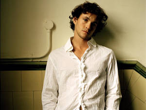 Hugh Dancy Half Body Shot Wallpaper