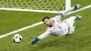 Hugo Lloris Misses Catch Wallpaper