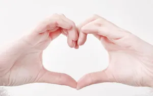 Human Hand Heart Wallpaper