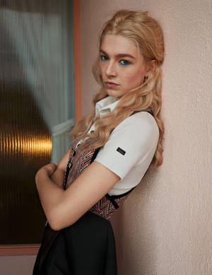 Hunter Schafer Side View Wallpaper