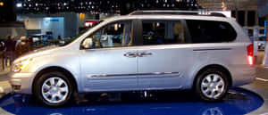 Hyundai Entourage In Stylish Silver Wallpaper