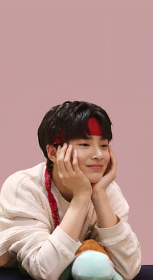 I N Stray Kids Casual Look Wallpaper