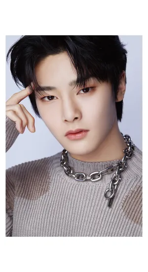 I N Stray Kids Close Up Wallpaper