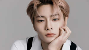 I N Stray Kids Close Up Wallpaper