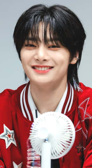 I N Stray Kids Smiling Bright Wallpaper