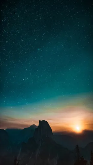 I Phone 16 Pro Max Night Mode Wallpaper