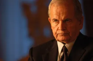 Ian Holm Simeon Weisz Lord Of War Wallpaper