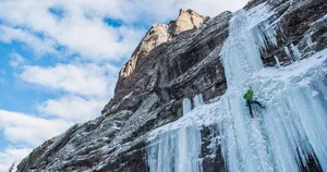 Ice Climbing 2048 X 1080 Wallpaper Wallpaper