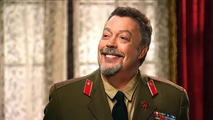 Iconic Actor Tim Curry In A Close-up Portrait Wallpaper