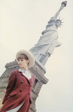 Iconic Beauty Jean Shrimpton Wallpaper
