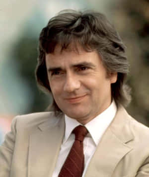 Iconic Black And White Portrait Of Dudley Moore Wallpaper