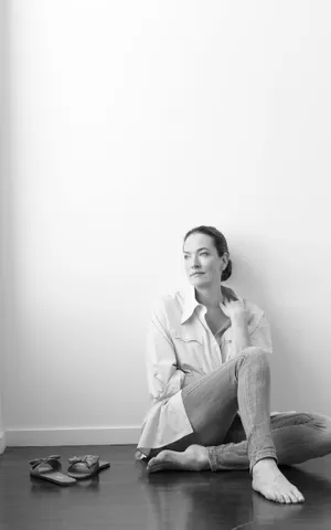 Iconic Model Tatjana Patitz Posing During A Photoshoot Wallpaper