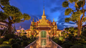 Ideal Perspective Of Wat Arun Wallpaper