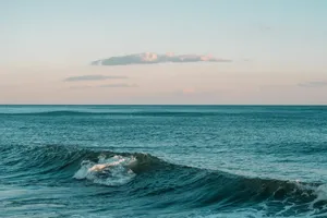 Idyllic Sea Waves Wallpaper