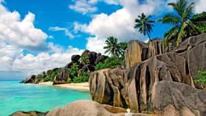 Idyllic Seychelles Beach Paradise Wallpaper