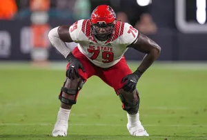 Ikem Ekwonu Football Player Stance Wallpaper