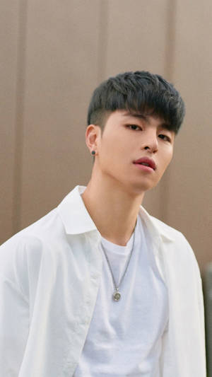 Ikon Jun Hoe In White Wallpaper