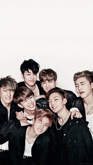 Ikon Photoshoot Bonding Wallpaper