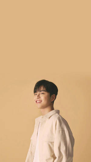 Ikon Smiling Jun Hoe Wallpaper