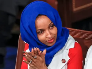 Ilhan Omar Clapping Her Hands Wallpaper