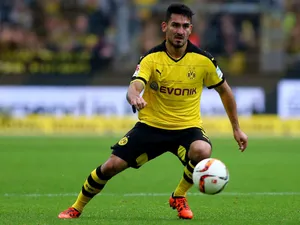 Ilkay Gundogan Chasing A Ball Wallpaper