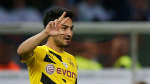 Ilkay Gundogan Signaling With Hands Wallpaper