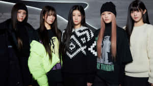 Illit Fashion Group Models Wallpaper