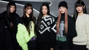 Illit Fashion Group Models Wallpaper