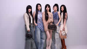 Illit Fashion Group Wallpaper
