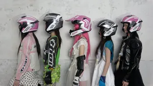 Illit Fashion Helmet Collection Wallpaper