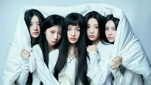 Illit Group Members Wallpaper