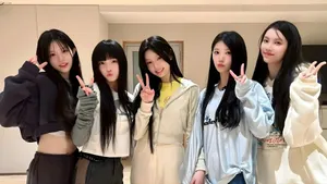 Illit Group Members Wallpaper