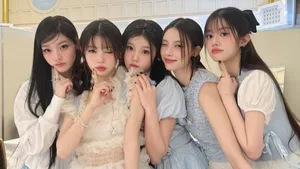 Illit Group Members Wallpaper