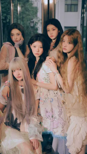 Illit Group Photo Wallpaper