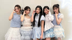 Illit Group Photo Wallpaper