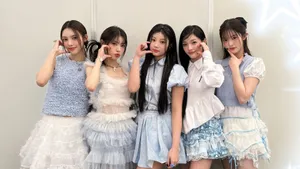 Illit Group Photo Wallpaper