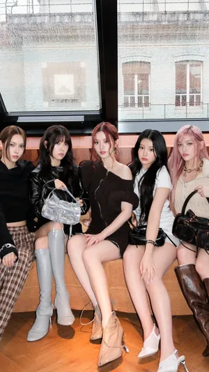 Illit Kpop Group Style Wallpaper