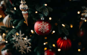 Image Beautiful Cityscape Illuminated By Christmas Lights Wallpaper