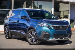 Impressive Peugeot 5008 Conquering The Open Road Wallpaper