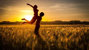 In Love Couples Dancing Silhouette Wallpaper