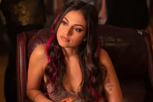Inanna Sarkis Pensive Look Wallpaper