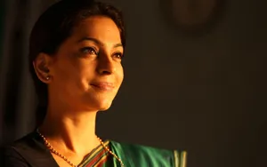 Indian Woman And Actress Juhi Chawla Gulaab Gang Still Wallpaper