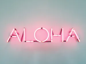 Indie Aesthetic Laptop Aloha Neon Sign Wallpaper