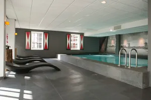 Inntel Hotel Zaandam Pool Wallpaper