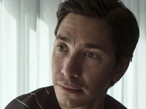 Intense Justin Long Portrait Wallpaper
