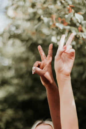 Interracial Friendship Peace Sign Wallpaper