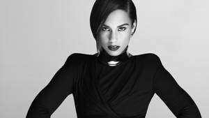 Intimidating Alicia Keys In Black Top Wallpaper