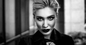 Intimidating Blondie Woman Wallpaper