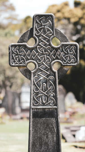 Intricate Celtic Cross Design Wallpaper